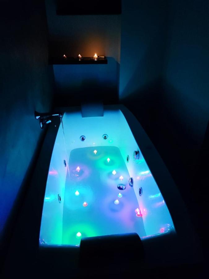 Chambre Lit King-Size avec Baignoire Spa
