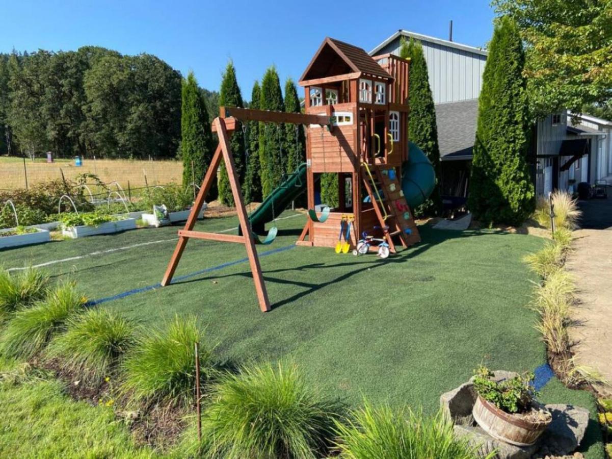 Beautiful Country Apartment, AC, Pickleball, Billiards, Playground, Gardens - Chambres d'hôtes Philomath