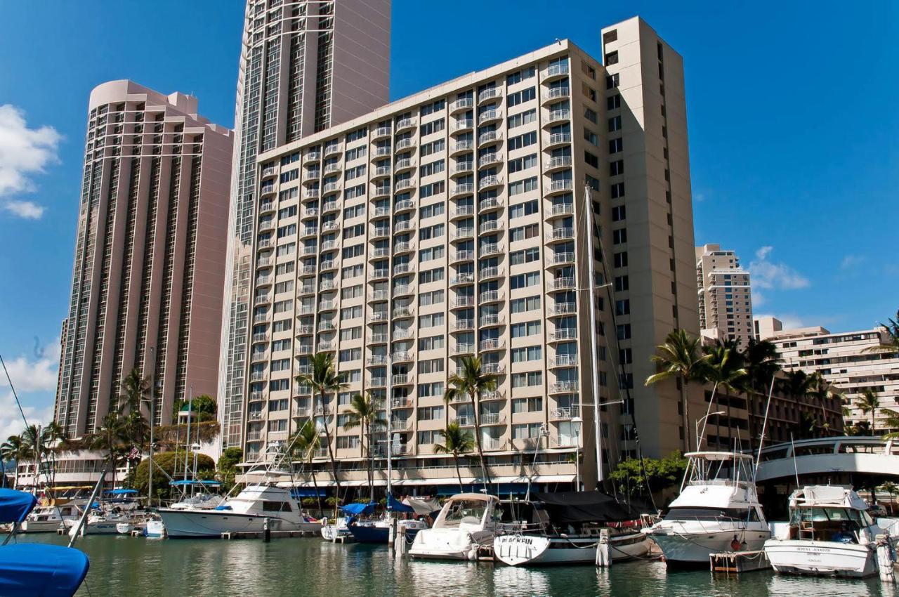 Ilikai Marina 1BR Condo, Ocean View Haven - B&B