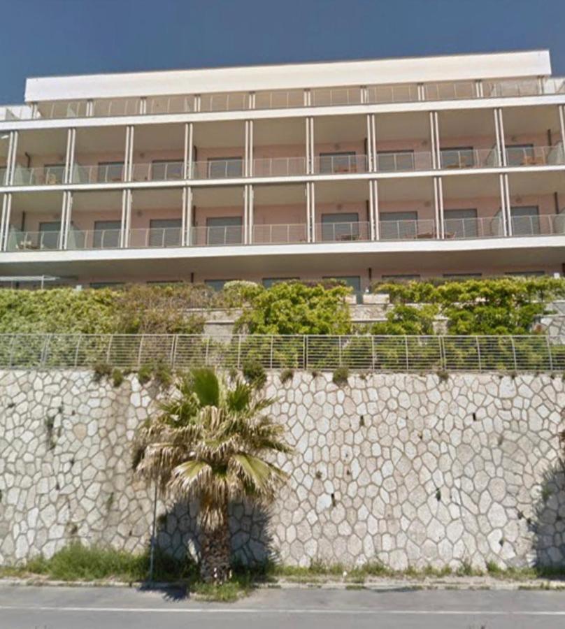 Mono Ele a Varigotti - B&B