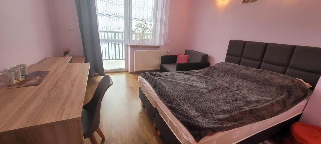 Family Room with Mountain View