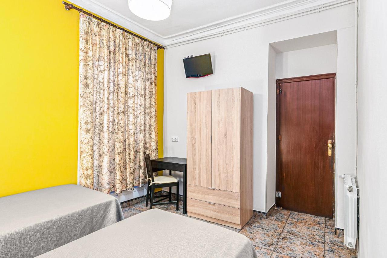Twin Room with Private Bathroom