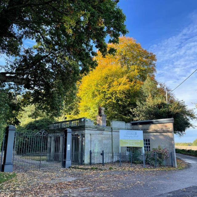 B&B Over Whitacre - The Gatehouse is in a 18th century estate, BHX,NEC - Bed and Breakfast Over Whitacre