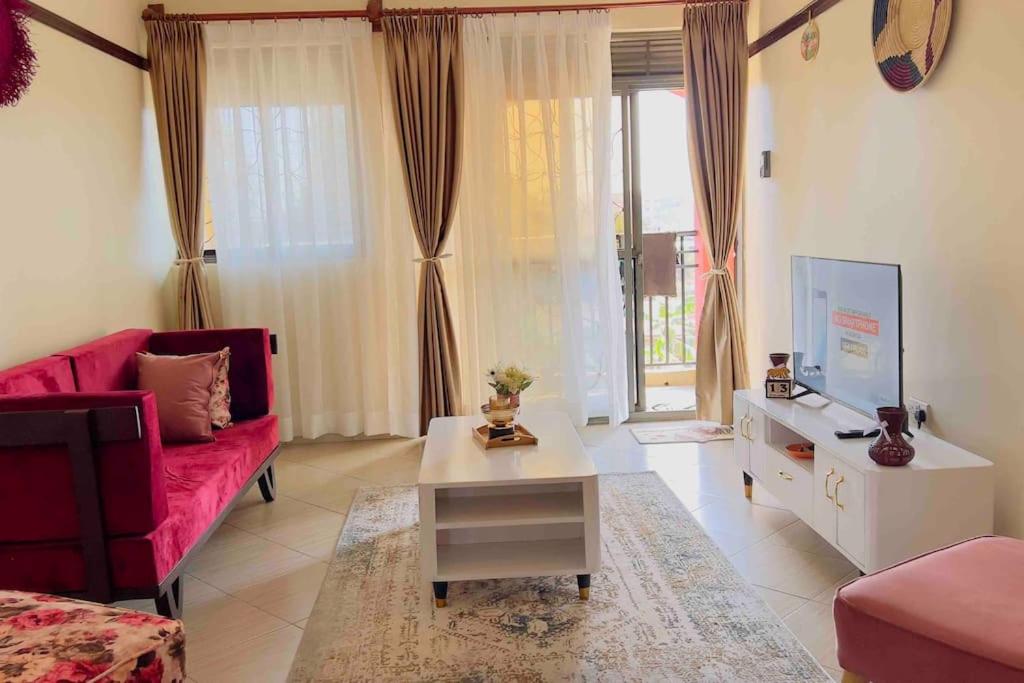 B&B Kampala - Cozy Apartment within Acacia mall area limits, Unlimited WIFI, Netflix, Free Parking - Bed and Breakfast Kampala