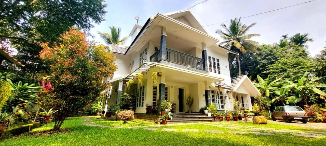 ROBUSTA FOREST Home stay - B&B