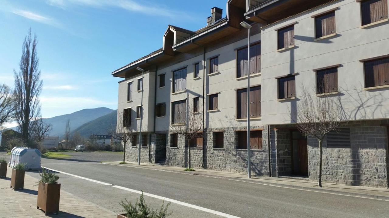 Apartment with Mountain View