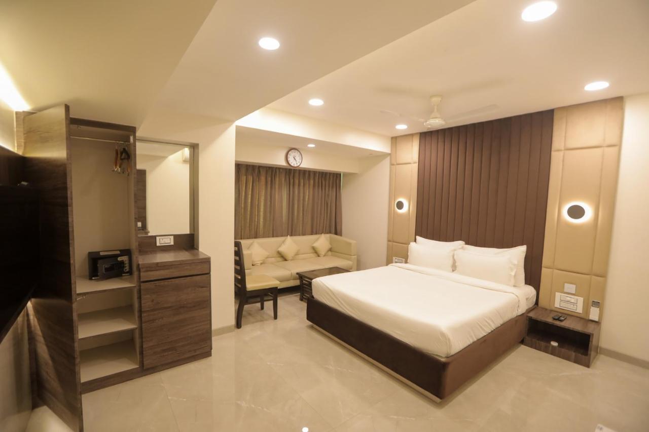 B&B Mumbai - Hotel Naaz Executive - Bed and Breakfast Mumbai