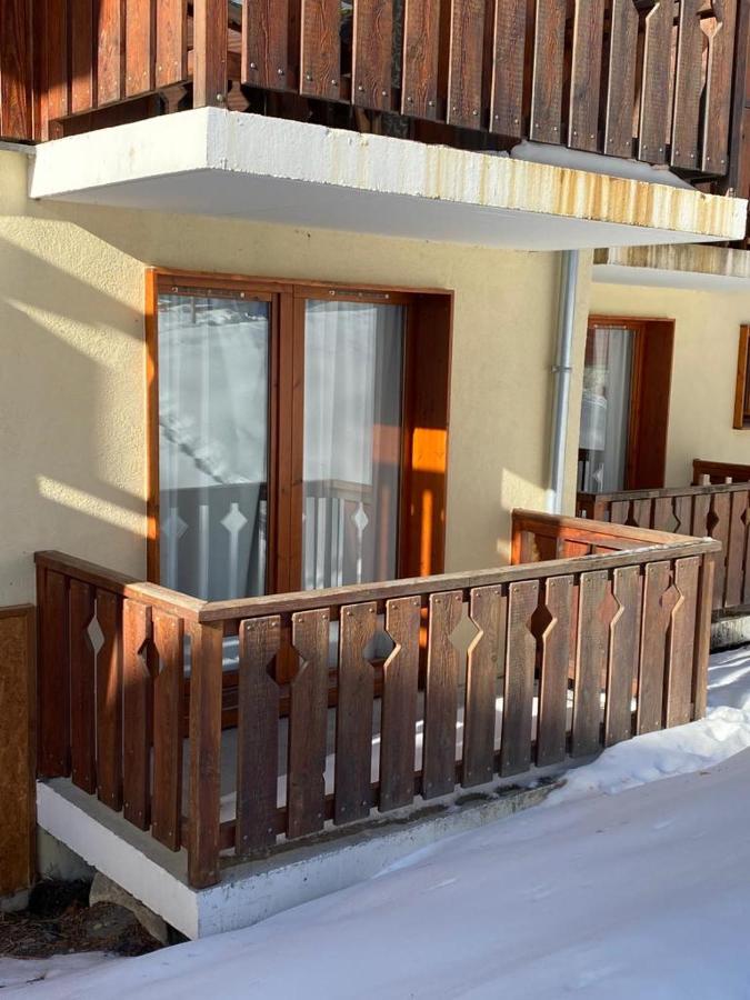 Apartment mit Balkon
