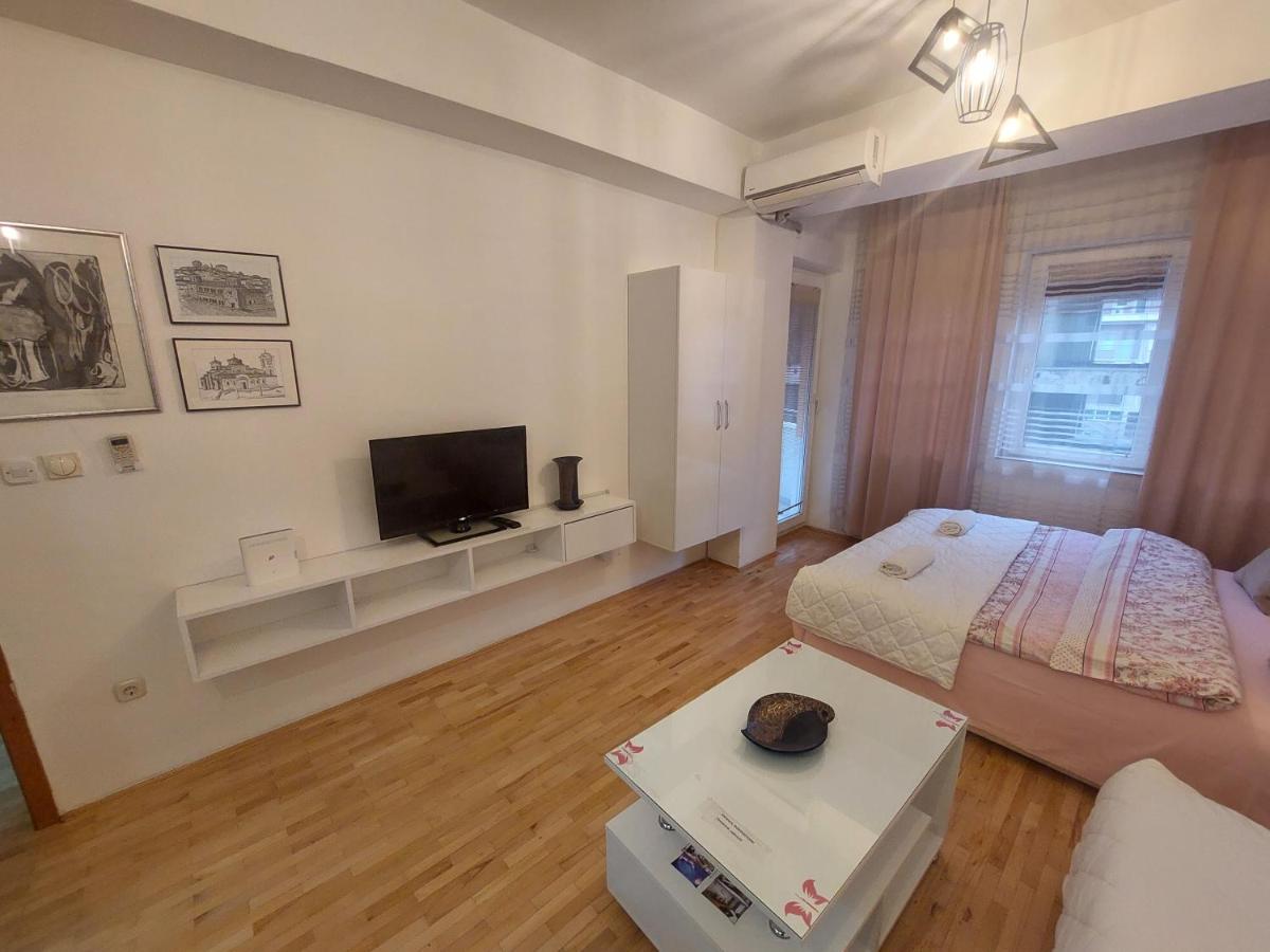 One-Bedroom Apartment with Balcony