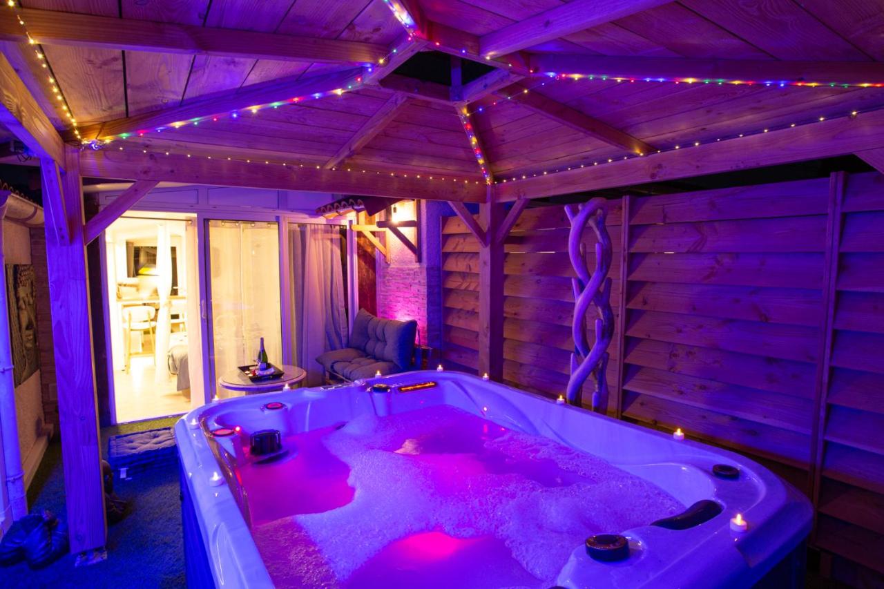 Lovina Chambre de charme avec jaccuzi - Bed and Breakfast