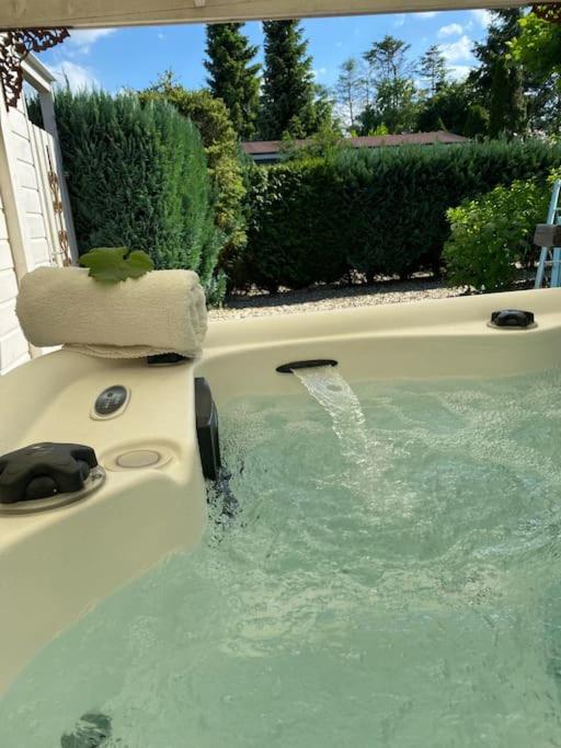 B&B Putten - Romantisch boshuisje met jacuzzi - Bed and Breakfast Putten