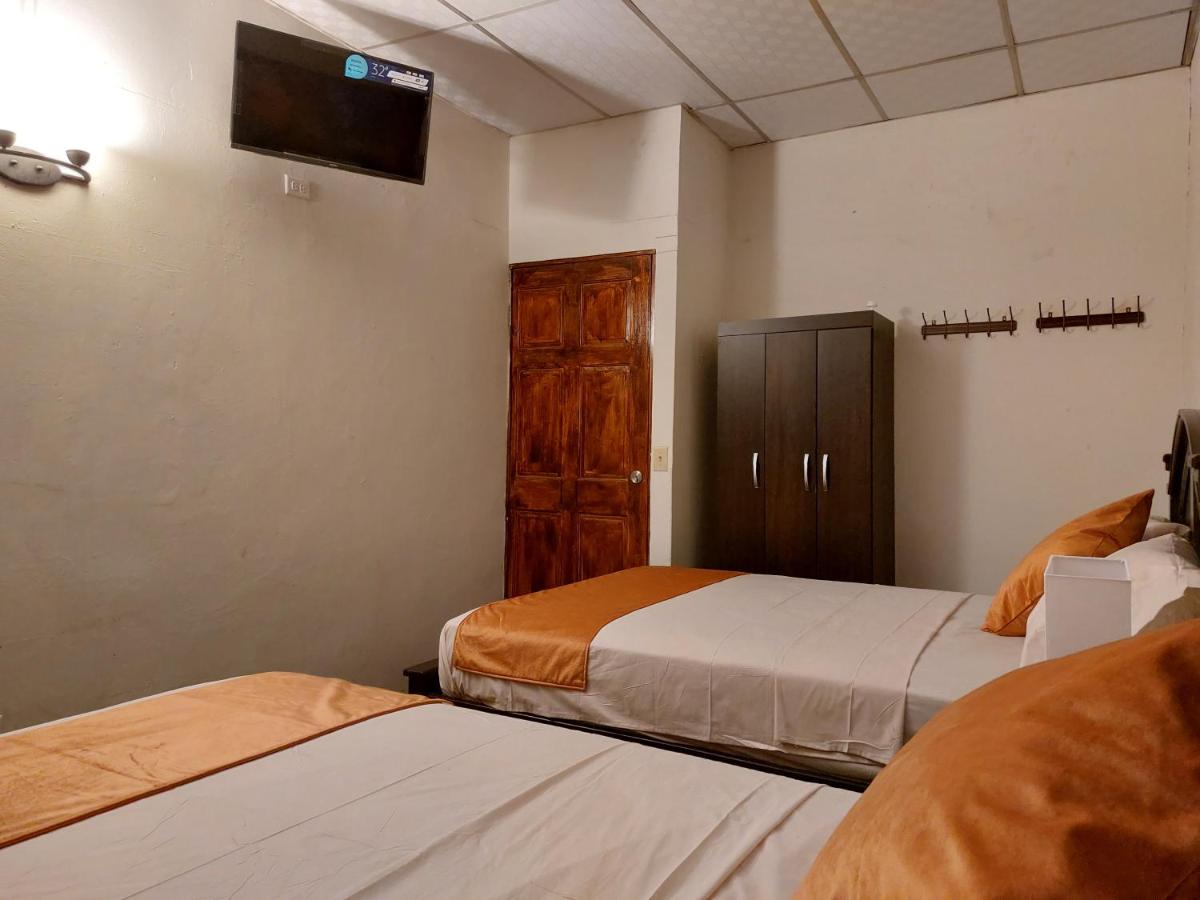 Camera Doppia con Letti Singoli con Bagno Privato