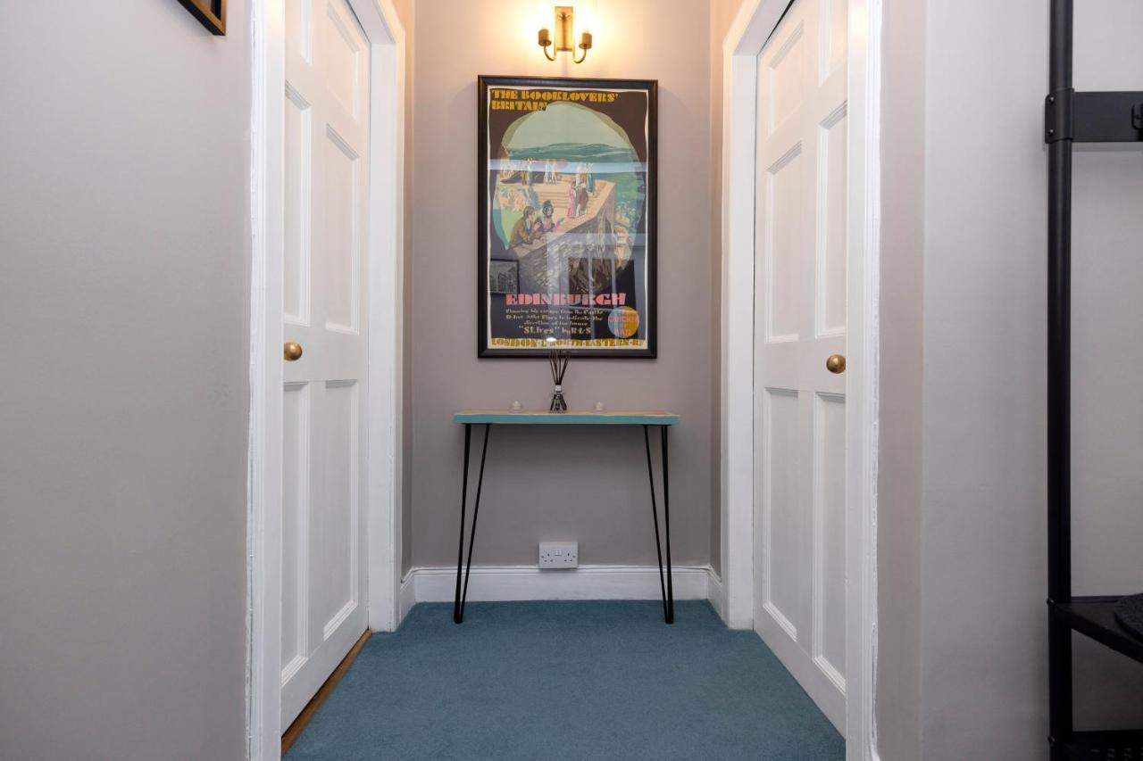 JOIVY Eclectic Apartment near Edinburgh Castle - B&B