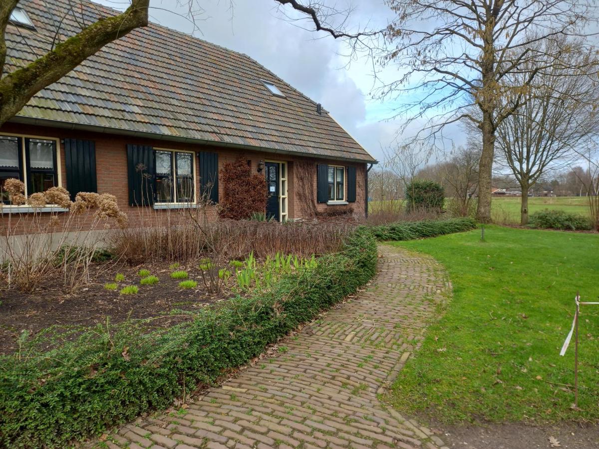 Tweepersoonskamer met 2 aparte bedden en Uitzicht op de Tuin