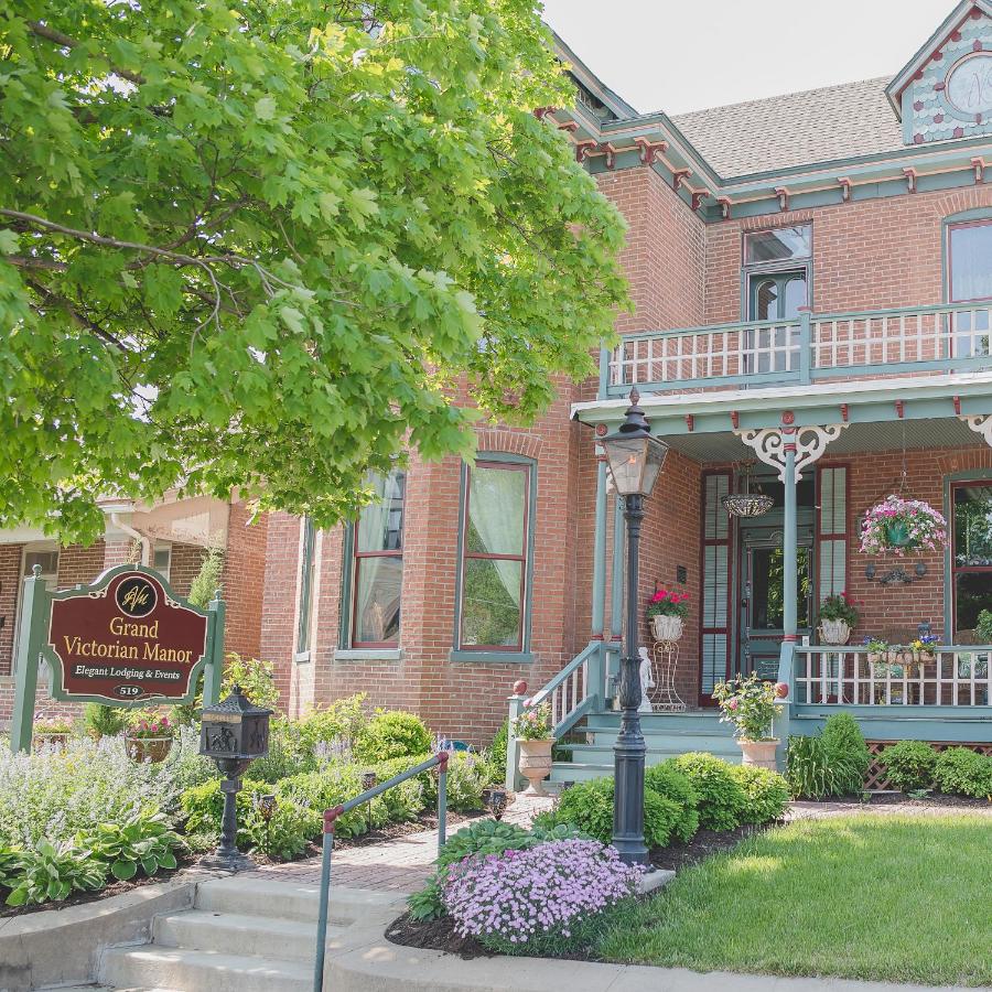 B&B Boonville - Grand Victorian Manor & Cottage - Bed and Breakfast Boonville