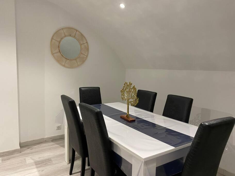 f2 50m2 atypique en souplex vue basilique - B&B Saint-Nicolas-de-Port