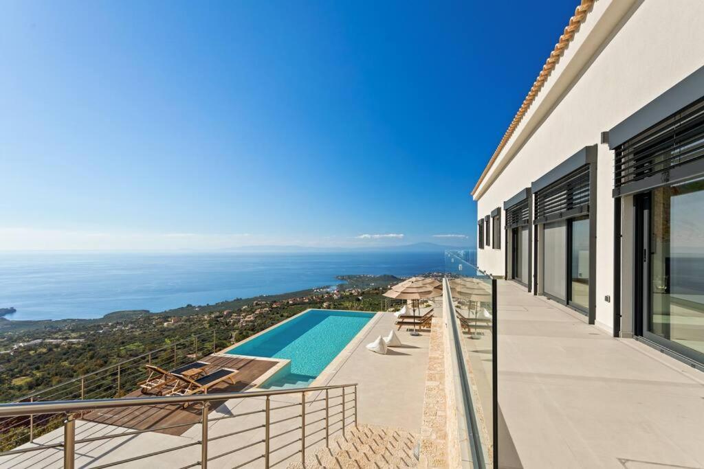 B&B Pírgos - Luxury Villa AVAIA with amazing view - Bed and Breakfast Pírgos