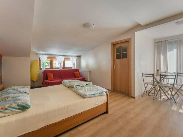 Dreibettzimmer mit eigenem Bad