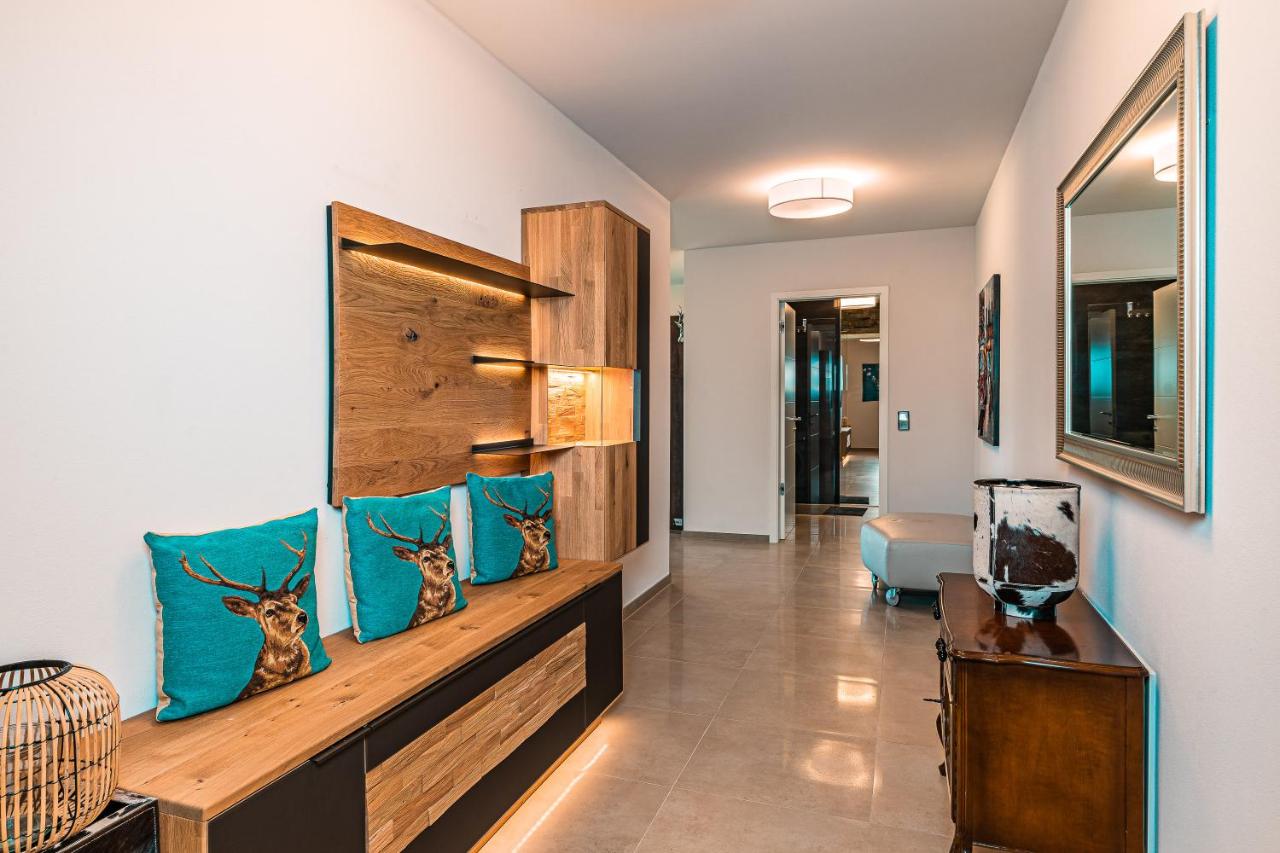 Estudio con vistas al jardín