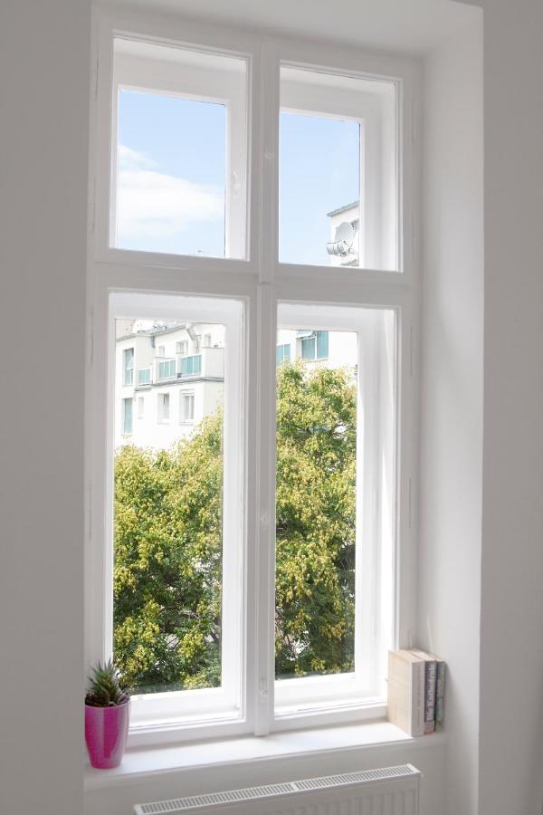 Ruhige & große Altbauwohnung 7min zum Zentrum - B&B