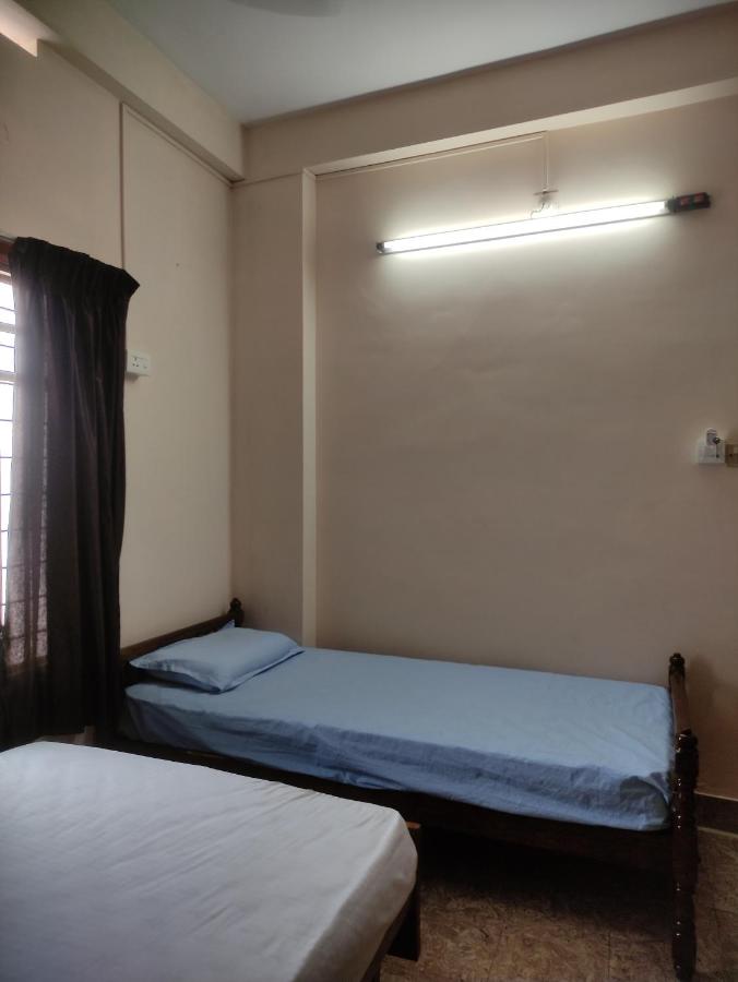 Deluxe Room (2 Adults + 1 Child)