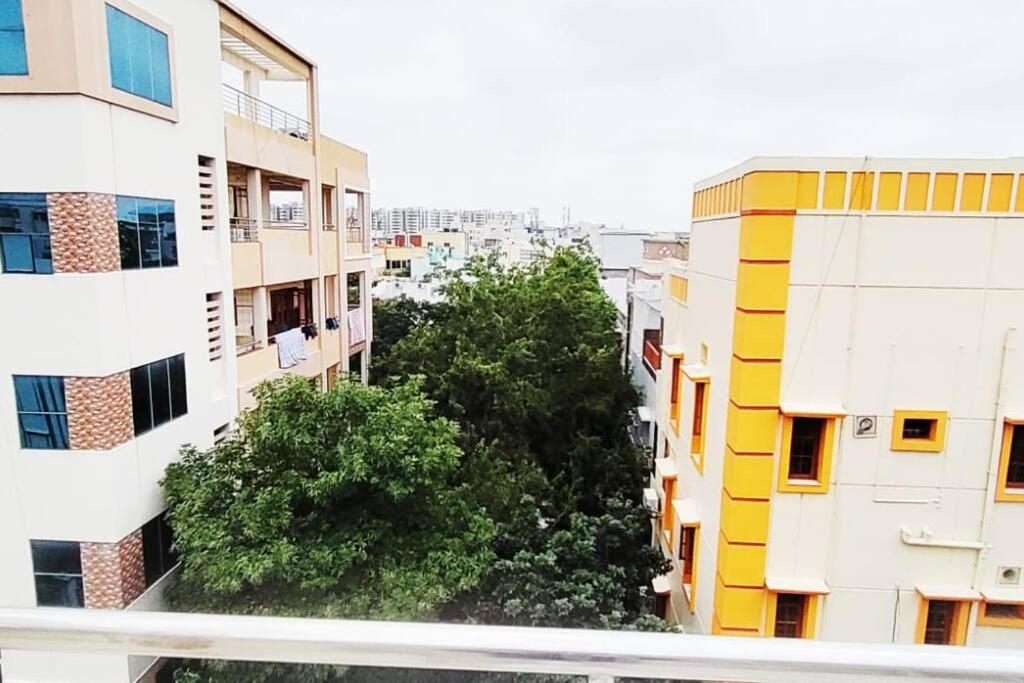 Servostay Kukatpally Spacious 5 BHK Duplex in Vivekananda Nagar with Parking - B&B