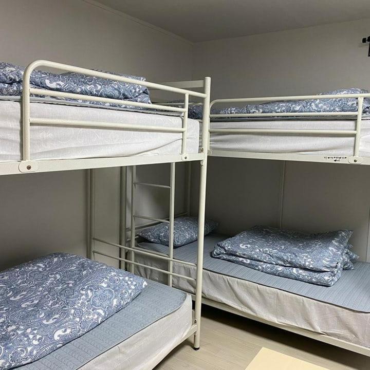 Camera Familiare con Bagno in Comune