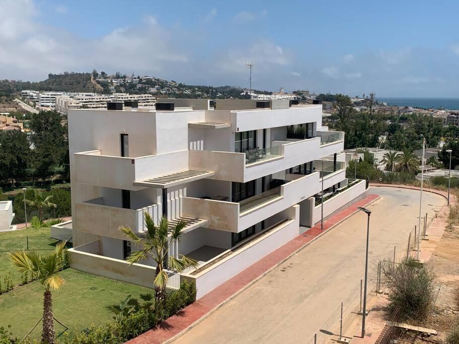 Spacious 3 Bedroom with 2 Terraces, pool, and walking distance to the beach - B&B La Cala De Mijas
