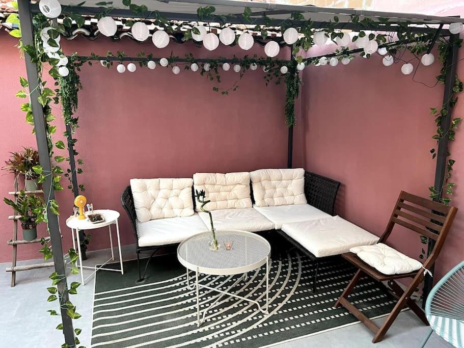 Luxury Artistic Digital Nomad Getaway w/ Terrace - B&B
