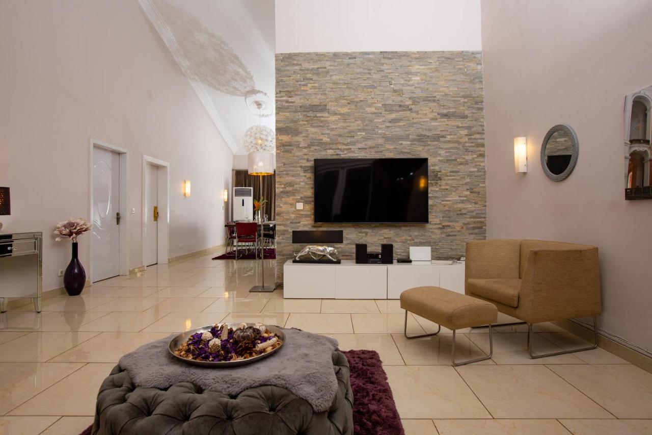 Impeccable 2-Bed House with Hot-Tub -Wi-Fi - Ferienwohnung Kwedonu
