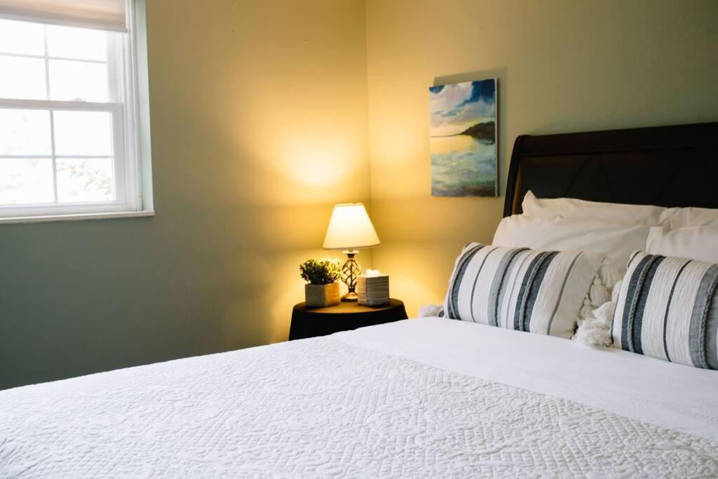 Hilltop Hideaway - 3BDR in Downtown London, KY - B&B London