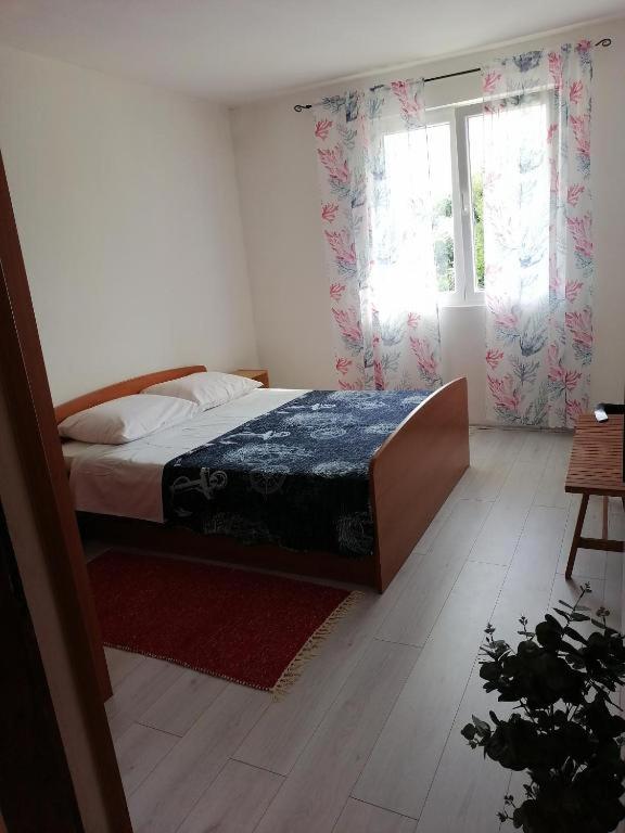 App for 2 - B&B
