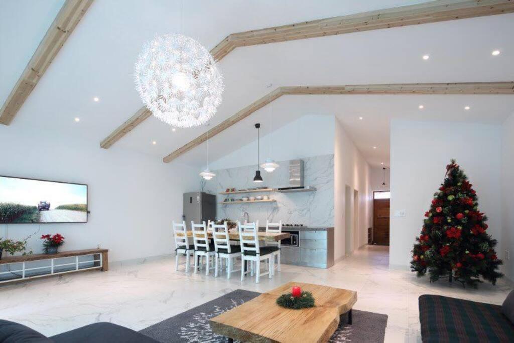 Praise Suite - B&B
