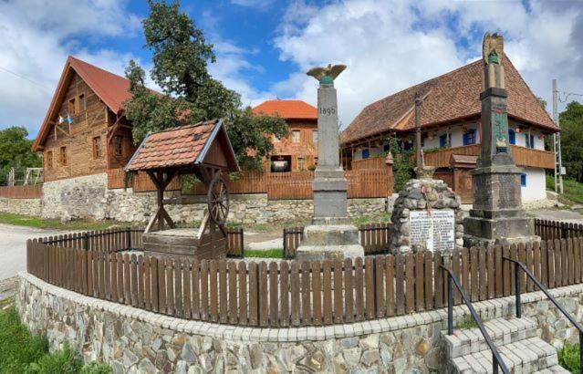 B&B Bartoştana - Székelyföld,Siklódi Kő Vendégház Szénatároló - Bed and Breakfast Bartoştana