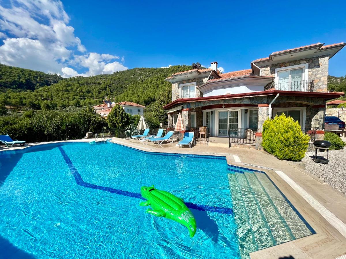 B&B Fethiye - 4 Bedroom - 3 Bathroom - 8 Person, Private Pool - Private 1000m2 Garden, DETACHED Villas, Unlimited WiFi - Free Parking - Bed and Breakfast Fethiye
