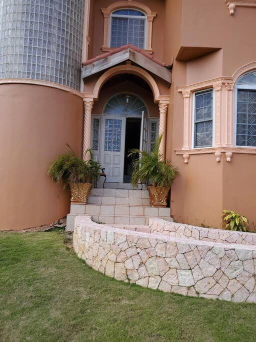 B&B Montego Bay - Prestige at Westgate Hills-4 Bedrooms with Dry Bar - Bed and Breakfast Montego Bay