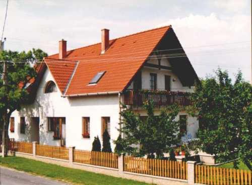 B&B Balatonfüred - Zsuzsa Panzió - Bed and Breakfast Balatonfüred