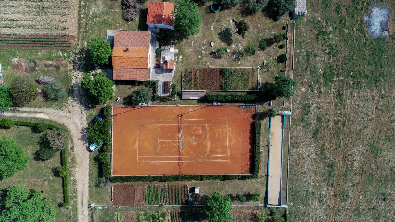B&B Sv. Filipi i Jakov - Country house Oasis with private tennis court - Bed and Breakfast Sv. Filipi i Jakov