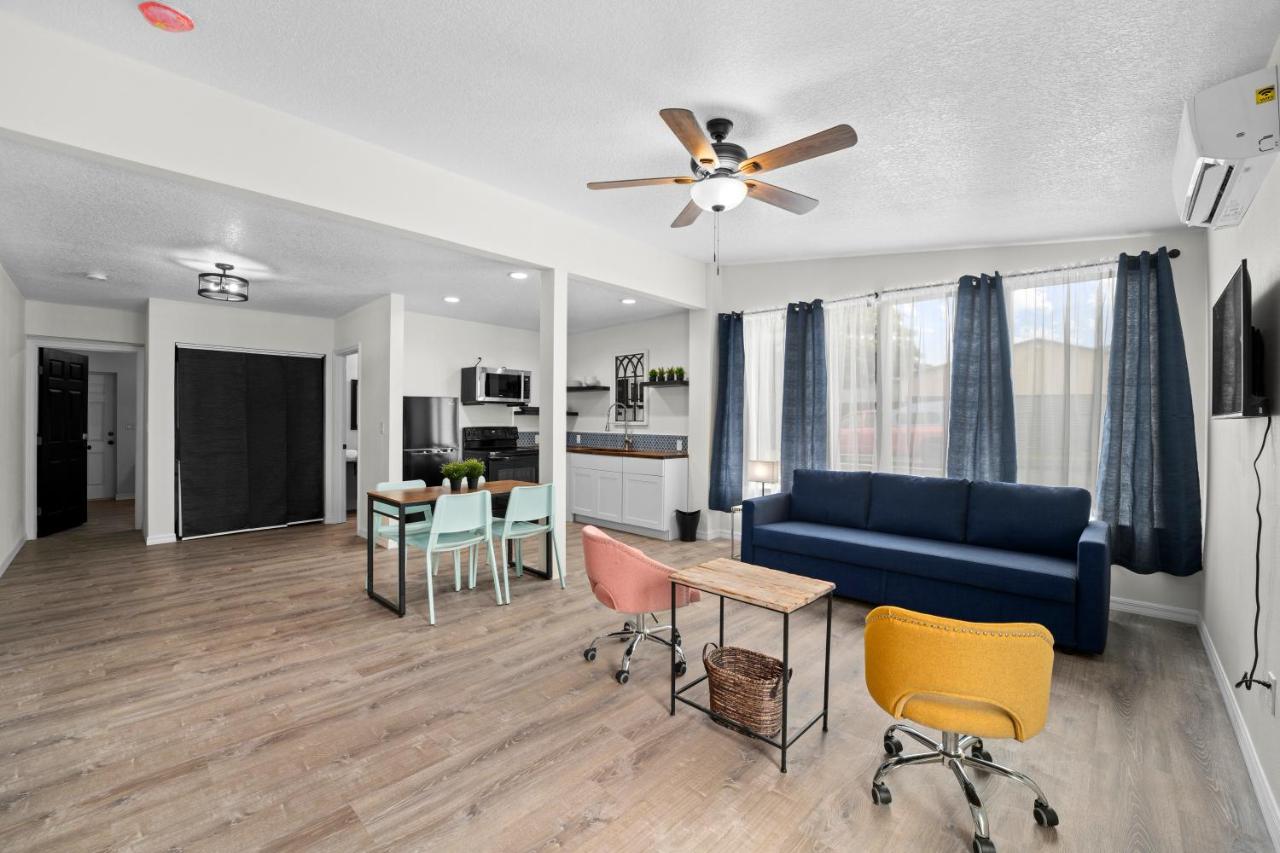 Deluxe Queen Suite