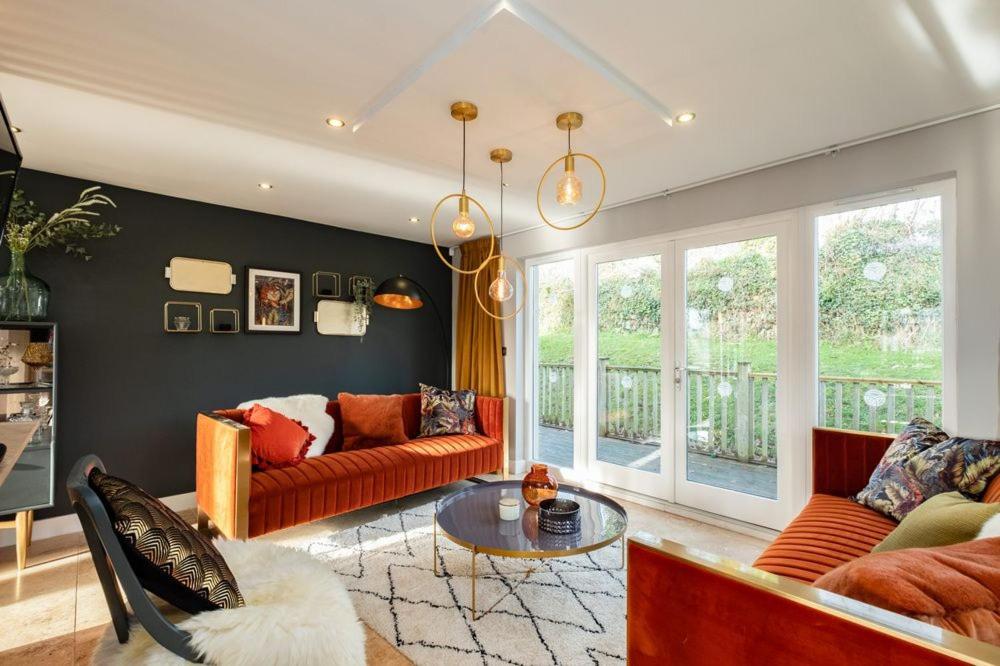 Luxurious 4 Bedroom New England Style Villa - Trewhiddle V5 - Bed and Breakfast