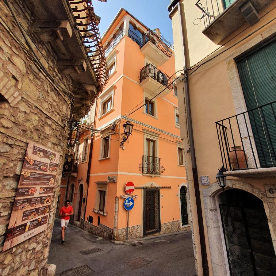 Luxury Villa Taormina city center, terrace with views - B&B
