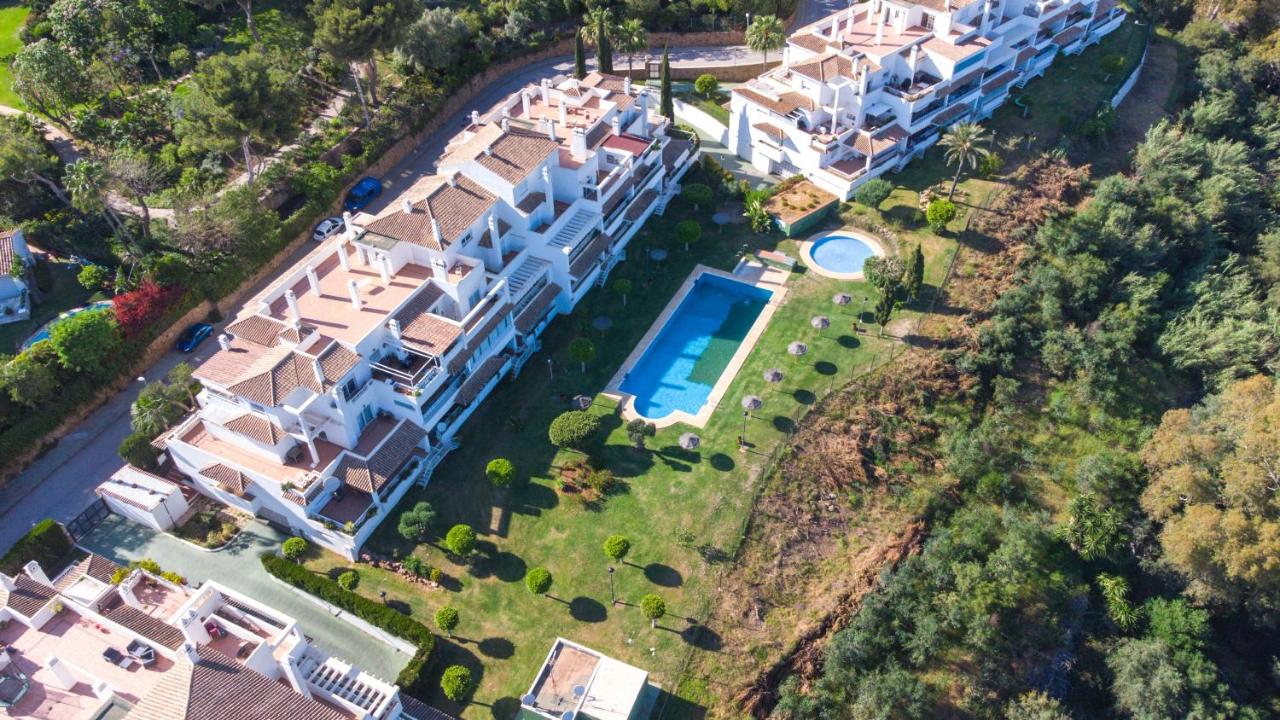 Moderno apartamento con preciosas vistas al mar en urbanización con piscina - Rio Real 11 2G - Chambres d’hôtes Marbella