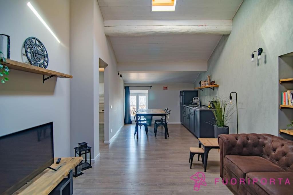 Corte 2 con parcheggio gratuito SUAP n 824 del 2023 - B&B