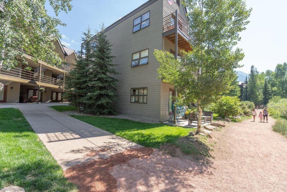 Ground Floor on River Trail, Walk to Ski condo - Bed and Breakfast Telluride
