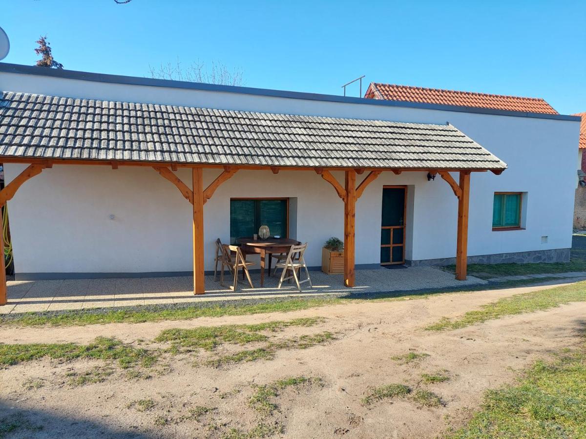 Orbán Apartman - B&B Kővágóörs