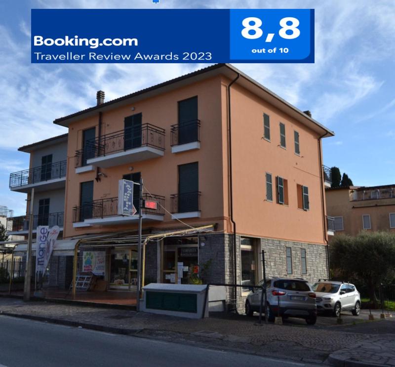 Happy House Diano Marina - B&B Diano Marina