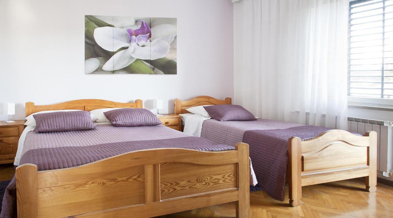 Dreibettzimmer mit Balkon