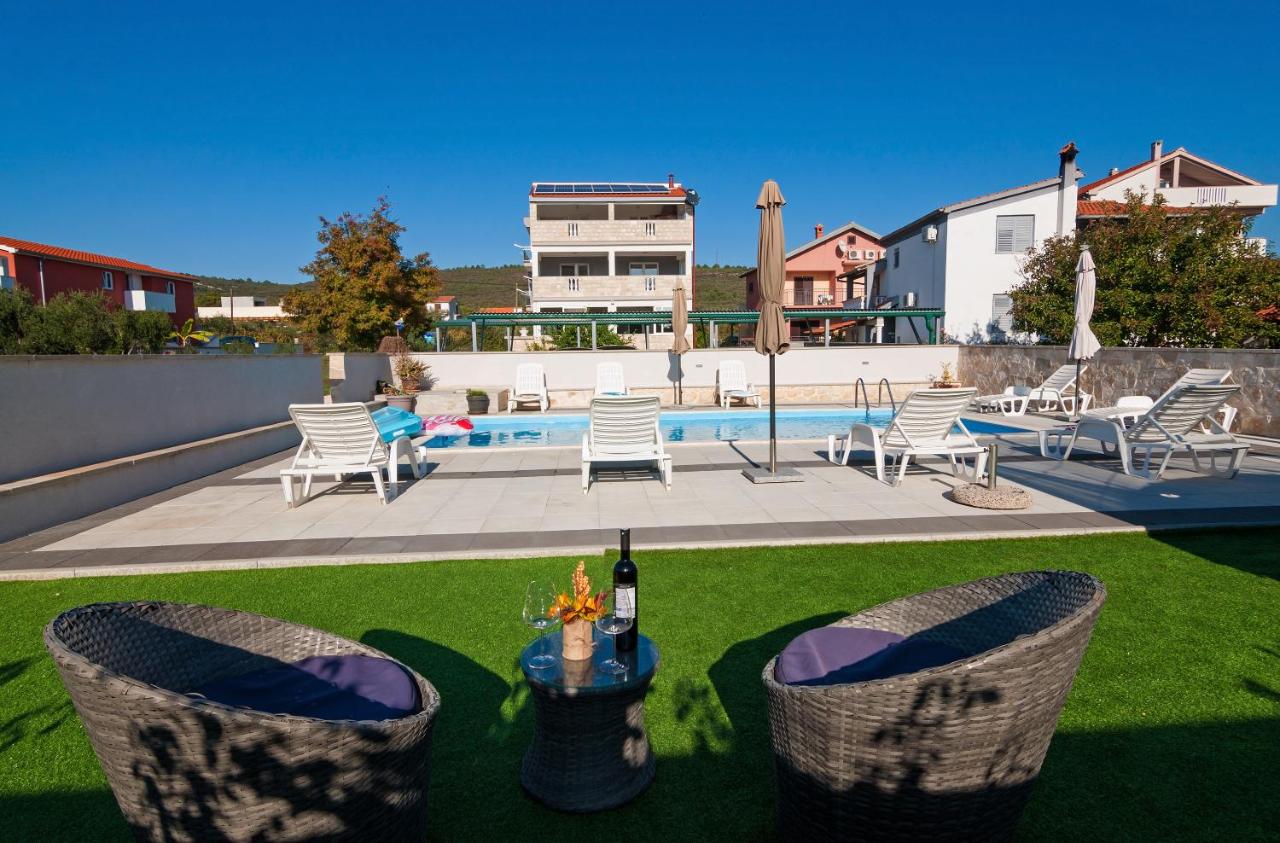 Apartment Tony with private pool - B&B