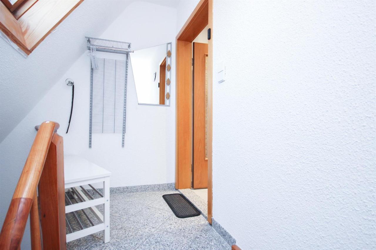 ALFA Stuttgart 3Zi-Maisonette 6 Personen Zuffenhausen nahe Porsche & Bosch l WIFI & SmartTV I 3BR 4 Beds I Kitchen I Bathroom & WC - B&B Stuttgart