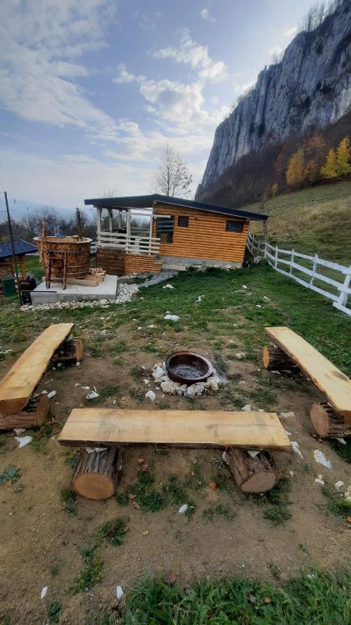 Cabana Himalaya Lodge cu ciubăr din inima munților Apuseni- masivul Buces -Vulcan - Chambres d'hôtes Buceș-Vulcan